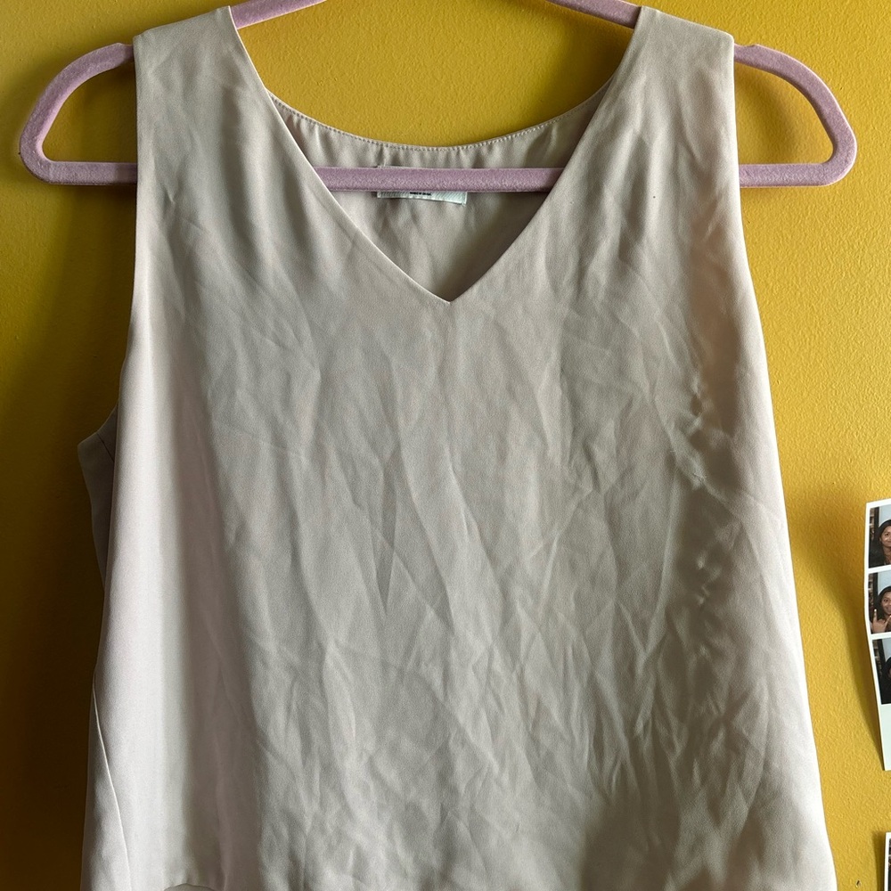 Aritzia Cream V-Neck Tank Top